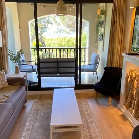 Apartmán Charmant Appart Vue Mer / Avec Piscine *